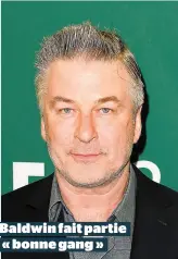  ??  ?? Alec Baldwin fait partie de la « bonne gang »