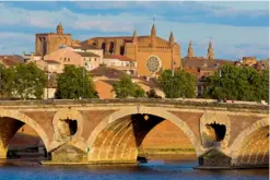  ??  ?? A Toulouse, le mètre carré se négocie aux alentours de 2 500 € dans l’ancien.