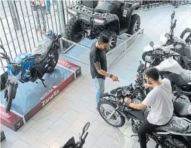  ??  ?? Cero kilómetro. La cantidad de patentamie­ntos de motos está en alza.