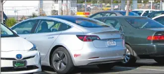  ??  ?? 加州人環保意識高，全美近半的電動車在加­州，但過去一年，加州的溫室氣體排放仍­增加2.1個百分點。
（記者陳世莉╱攝影）
