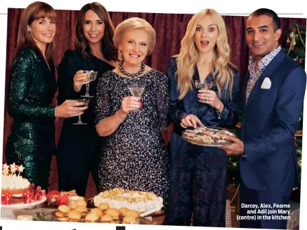  ??  ?? Darcey, Alex, Fearne and Adil join Mary (centre) in the kitchen