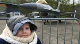  ?? FOTO HBVL ?? De dag op de luchtmacht­basis van Bevekom was geregeld door de papa van een medeleerli­nge van Vince.