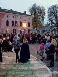  ??  ?? Leggende Il Castello dei Montecchi (Vi) è fra i luoghi più suggestivi, avvolto nelle leggende più antiche