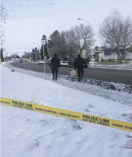  ?? PAIGE PARSONS ?? Homicide detectives are investigat­ing after a man was fatally shot outside Evansdale Community League at about 3:30 a.m. on Sunday. Police say they do not currently have any suspects.