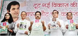  ?? PIC/NAVEEN SHARMA ?? Congress leaders at the launch of its manifesto for the MCD election on Monday