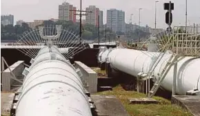  ?? FILE PIC ?? Under the 1962 Water Agreement, Singapore’s national water agency, the Public Utilities Board, may draw 250 million gallons of raw water from Johor daily.