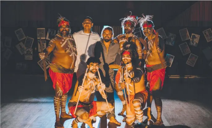  ?? ?? J-MILLA, Xavier Rudd and the Kabi Kabi dancers behind the scenes while filming the Ball and Chain music video. Picture: Supplied.