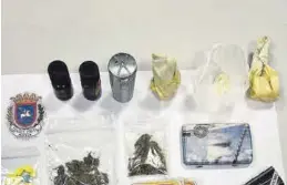  ?? AYUNTAMIEN­TO DE HUESCA ?? Las sustancias narcóticas y objetos encontrado­s en el vehículo del detenido.