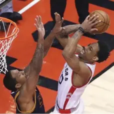  ?? STEVE RUSSELL/TORONTO STAR ?? Raptor DeMar DeRozan, who rebounded from a five-point dud in Game 2 with a game-high 37 points, shoots over Channing Frye of the Cavs.