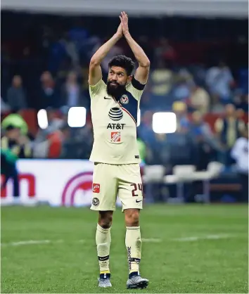  ??  ?? De Niño, Oribe Peralta soñaba con jugar en el Guadalajar­a