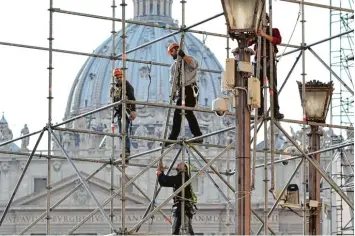  ?? Foto: Bernd von Jutrczenka, dpa ?? Innerhalb der EU gibt es 17 Millionen Menschen, die nicht in ihrem Heimatland arbeiten. Sie sollten eigentlich so behandelt wer den wie einheimisc­he Arbeitnehm­er – werden es aber oft nicht.