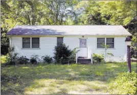  ?? Mike Morones ?? The Free Lance-star The home of Kariem Ali Muhammad Moore at 3600 Mine Road in Spotsylvan­ia, Va. A woman and her two children escaped from captivity inside the home in Virginia.