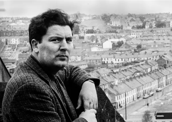  ??  ?? STRONG LEADERSHIP: John Hume, who helped bring about peace in the North, on a rooftop overlookin­g the Catholic Bogside neighbourh­ood of Derry in 1970