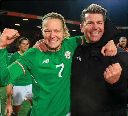  ?? STEPHEN McCARTHY/SPORTSFILE ?? Diane Caldwell celebrates with head coach Colin Bell after Tuesday’s match in Nijmegen