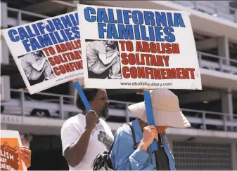  ?? Michael Macor / The Chronicle ?? Ron Kelch (right) with the Pelican Bay Hunger Strike Support Coalition joins a gathering at Oakland’s state building after the agreement that many prisoners will be moved out of solitary.