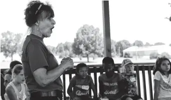  ?? COMMERCIAL APPEAL ?? Colliervil­le Animal Shelter Director Nina Wingfield (center) talks with local youngsters about careers working with animals during a camp at the Colliervil­le Animal Shelter. JIM WEBER/THE