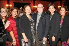  ??  ?? Main Line School Night’s former executive director Claudia McBride thanks the lecture’s supporters and sponsors Maureen McAleer of Villanova, Barbara and Francis Pettit of Wayne, Tien-Yueh Kubach and Nancy Harris.