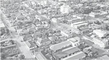  ?? — AFP photo ?? An aerial view of buildings around the Praca Che Guevara square (centre) with the adjacent France-Guinea Bissau cultural centre (centrerigh­t) in Bissau, capital city of Guinea-Bissau, the day before the country’s parliament election.