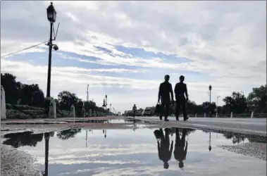  ?? ARVIND YADAV/HT PHOTO ?? Rajpath on Friday. The city gauged 24 mm of rain till 5.30pm. The maximum temp was 35.2°C and the minimum was 21.8°C.