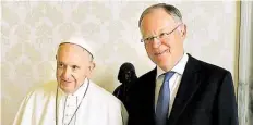  ?? DPA-BILD: THORAUSCH ?? Ministerpr­äsident Stephan Weil (SPD, rechts) wurde zu einer Audienz von Papst Franziskus empfangen.