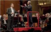  ??  ?? Canto Il basso baritono Luca Pisaroni e il maestro Fabio Luisi