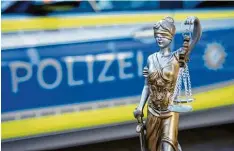  ?? Symbolfoto: Alexander Kaya ?? Ein notorische­r Ladendieb ist jetzt am Amtsgerich­t Memmingen zu einer Freiheits strafe verurteilt worden.