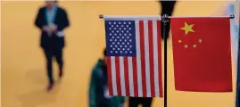  ?? AFP ?? Schiarita. La bandiera americana e quella cinese al China Internatio­nalImportE­xpo di Shanghai