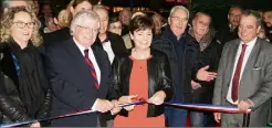  ?? (Photos Y.M) ?? Christine Lequilliec et Patrick Lafargue inaugurent « l’office du tourisme du futur ». A droite, la décoration et l’espace d’accueil ont été totalement rénovés.