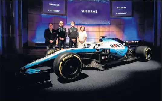  ??  ?? EL NUEVO WILLIAMS. Jonathan Kendrick (de 'Rokit'), Robert Kubica, George Russell y Claire Williams, la jefa de la escudería, junto al FW42.