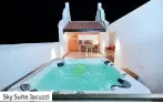  ??  ?? Sky Suite Jacuzzi