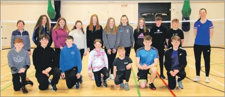  ?? ?? Anne Littleson, organiser of the coaching session, back left, and Scotland internatio­nal badminton player and coach Sarah Sidebottom, back right, with the secondary school players.