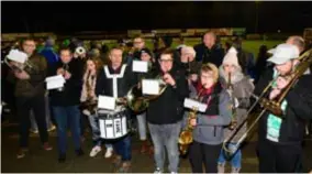  ?? FOTO MIA UYDENS ?? De Pulltras had de Marching Band opgetromme­ld om Pulle naar de overwinnin­g te musiceren. Helaas zonder succes.