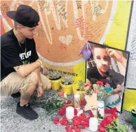  ?? FAMILY PHOTO ?? Amanda Grau visited the Pulse memorial in 2018, kneeling to pay her respects to friend Christophe­r Sanfeliz, who died in the 2016 mass shooting.