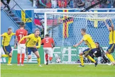  ?? FOTO: IMAGO ?? Der Moment seines Lebens – Emil Forsberg (3. v. li.) trifft zum Sieg.