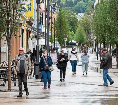  ?? Foto: Chris Karaba ?? Die Umgestaltu­ng der Innenstadt in eine Shared-Space-Zone dauert bereits seit einigen Jahren an. 2022 soll der Platz Fritz Kinnen ein neues Aussehen erhalten.