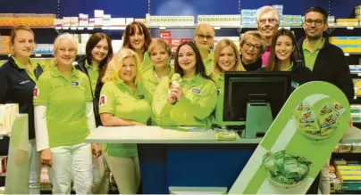  ?? Fotos (2): Weigl ?? Das kompetente und freundlich­e Team der easy Apotheke in Donauwörth freut sich auf zahlreiche­n Besuch und steht mit Rat und Tat allen Kunden zur Seite.