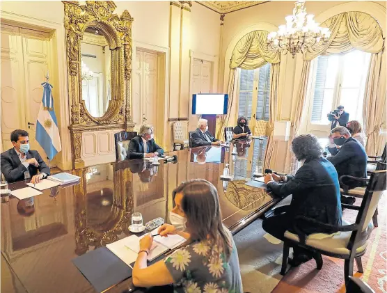  ?? Presidenci­a ?? el Presidente y el comité interminis­terial de vacunación, ayer, en la casa rosada