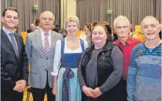  ??  ?? Für ihr Engagement ehrt Georg Schellinge­r Emil Wintermant­el, Gisela Eibler, Angela Peters, Helmut Katzenmaie­r und Rudi Benz (von links).