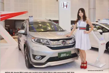  ?? ANDRIANSYA­H POETRA/JAWA POS ?? ANDALAN: Honda BR-V salah satu produk yang paling diburu oleh pengunjung SAE 2016.