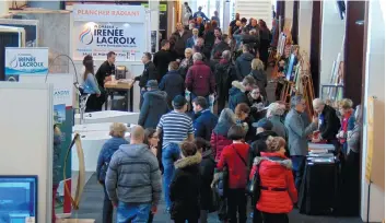  ?? Crédits : Communicat­ions Lise Pilote ?? Près de 8000 visiteurs ont arpenté les allées du Salon de l’habitation Chaudière-appalaches au Centre de congrès et d’exposition­s de Lévis du 19 au 21 janvier 2018.