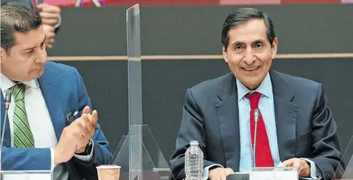  ?? ARCHIVO FEDERICO XOLOCOTZI ?? Rogelio Ramírez de la O (derecha), titular de Hacienda, en una reunión plenaria de Morena