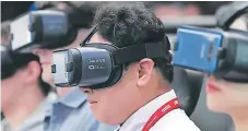  ??  ?? La realidad mixta se impuso en la IFA con una multitud de cascos, como los de Acer, Asus, Dell y Lenovo, y el anuncio de una versión de Windows compatible con un casco de realidad mixta. Gafas Vr