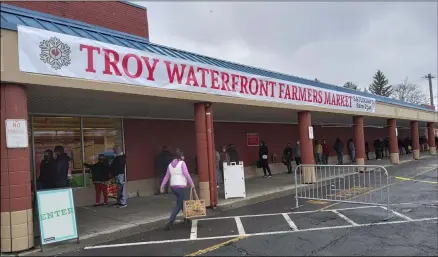  ?? MELISSA SCHUMAN - MEDIANEWS GROUP ?? A long line of customers wait to get inside the Troy Farmers Market on its first day at its new indoor location.