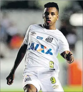  ?? FOTO: EFE ?? Rodrygo, delantero del Santos que está en el punto de mira del FC Barcelona