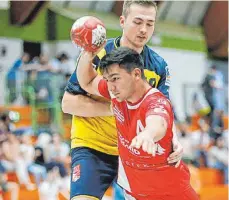  ?? FOTO: VOLKER STROHMAIER ?? Yigin Huseyin-Atilla musste mit dem HRW im letzten Heimspiel der Saison eine Niederlage gegen Bad Saulgau hinnehmen.