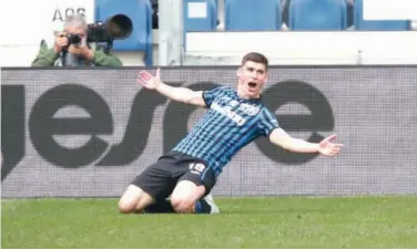  ?? Reuters ?? ↑
Atalanta’s Ruslan Malinovsky­i celebrates after scoring a goal against Juventus during their Italian League match.