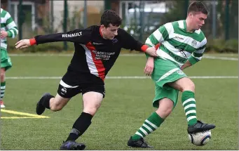  ??  ?? The ‘Well’s Niall Murtagh is pursued by Aaron Flanagan of Drogheda Town during the reserve game.