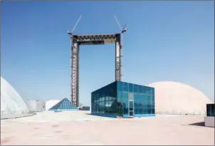  ?? THE NEW YORK TIMES ?? The Dubai Frame, two parallel towers and a linking observatio­n deck, under constructi­on in Za’abeel Park in Dubai, United Arab Emirates, in February. Fernando Donis, a Mexicanbor­n architect whose initial design inspired the structure, has accused the...