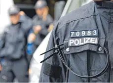  ?? FOTO: ARNE DEDERT/DPA ?? In Rheinland-Pfalz tragen Polizisten schon seit Jahren individuel­le Ziffernfol­gen und sind damit identifizi­erbar,