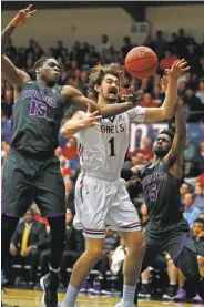  ?? Scott Strazzante / The Chronicle ?? St. Mary’s Jordan Hunter is met by Washington’s Noah Dickerson (left) and Jaylen Nowell.